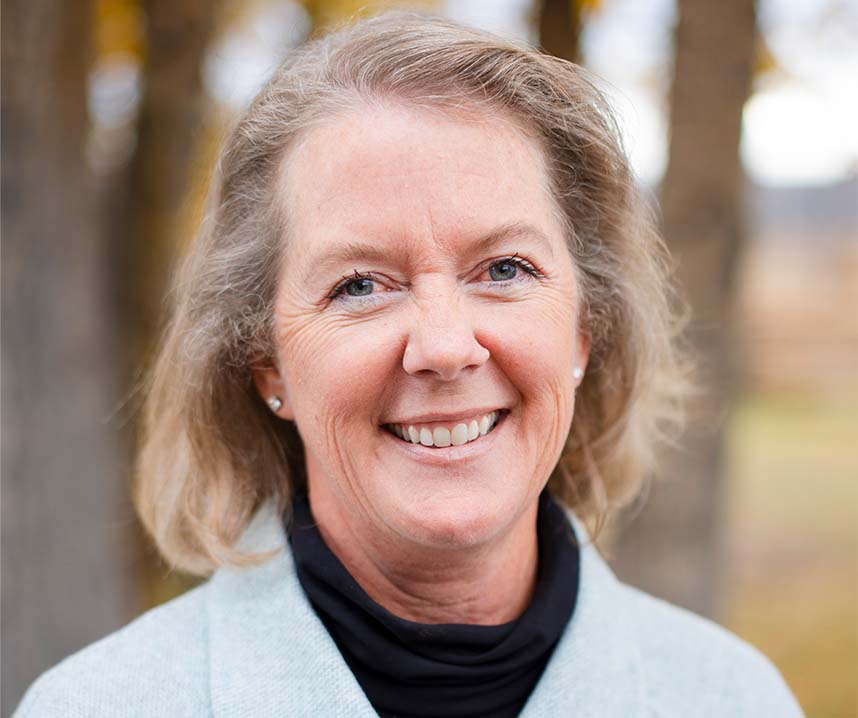 Headshot of Shelley Thompson